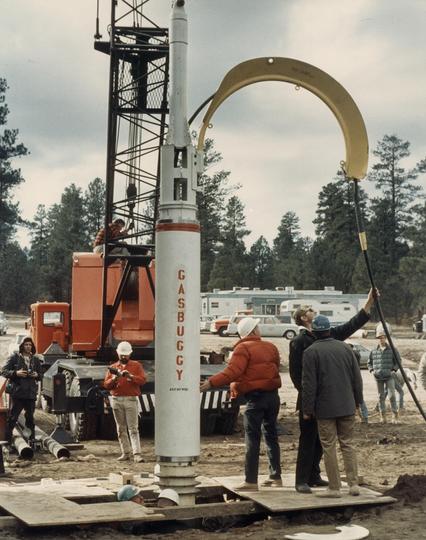 Gasbuggy-Atombombe beim Einbringen in den Schacht
Autor: ENERGY.GOV
Lizenz: Public domain