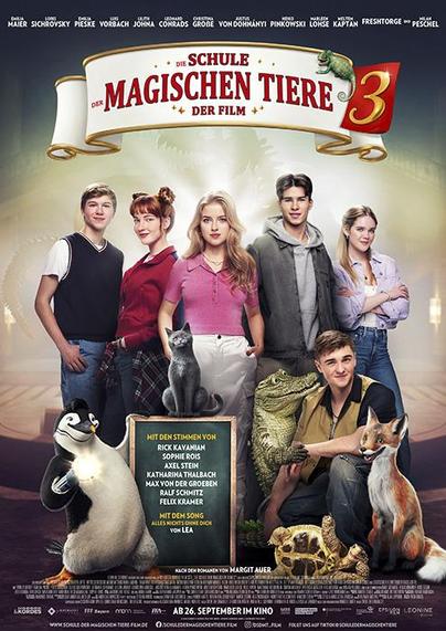Auf dem Bild sind sechs Kinder und vier Tiere zu sehen. Darüber steht der Filmtitel in roter mittelalterlicher Schrift: „Die Schule der magischen Tiere 3“.
