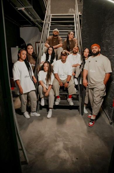 O grupo One Service lança hoje a inédita "A Agenda", composta por Lucas Augusto, com clipe dirigido por TG Alvez. Foto: Divulgação.