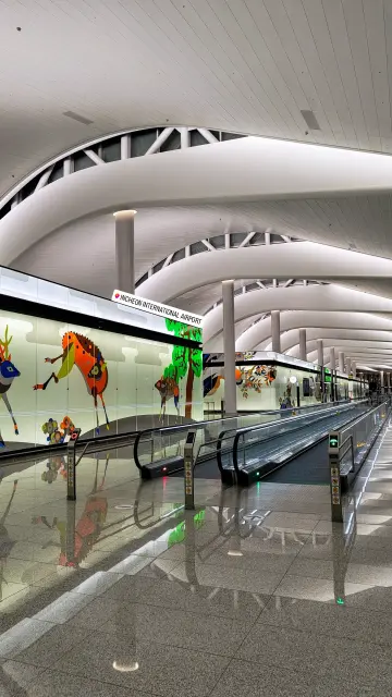 Photo of an empty stretch of terminal at Incheon International Airport in South Korea.