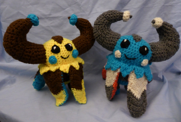 Amigurumi plushes of the Temtem Ganki in both its regular yellow and blue luma colour palettes.