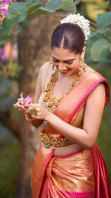 Blush pink has never looked so stunning! Malavika Mohanan graced Keerthy Suresh's wedding in a silk saree that exuded charm and sophistication. The rich texture of the saree combined with her poised demeanor made her the center of attention. A perfect example of how traditional outfits can steal the limelight at modern weddings, Malavika’s style is a must-see for fashion lovers.