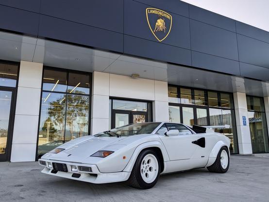 bianco/bianco lamborghini countach LP5000 outside of lamborghini newport beach 