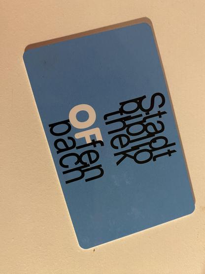 Stadt
biblio
thek
OFfen
bach

blue library card, black sans serif letters, OF is bold and white.
