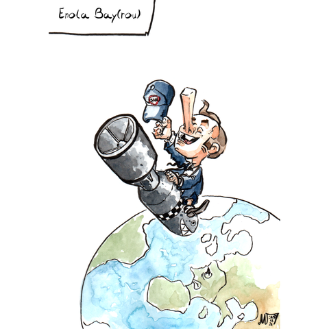 Enola Bay(rou), dessin d'actu, encre de chine et aquarelle.  Macron, petit, en culottes courtes, avec un long nez de pinochio, chauvoche une bombe nucléaire comme en rodéo. La bombe tombe sur la france vue de l'espace. Un sourire carnassier est peint sur la bombe. La france ressemble à un visage qui a peur.