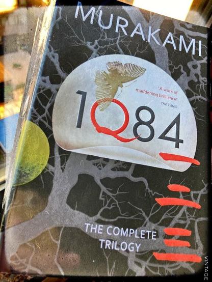 Couverture du livre 1Q84, trilogie complète de Haruki Murakami © Gilles Denizot #VendrediLecture 20241227