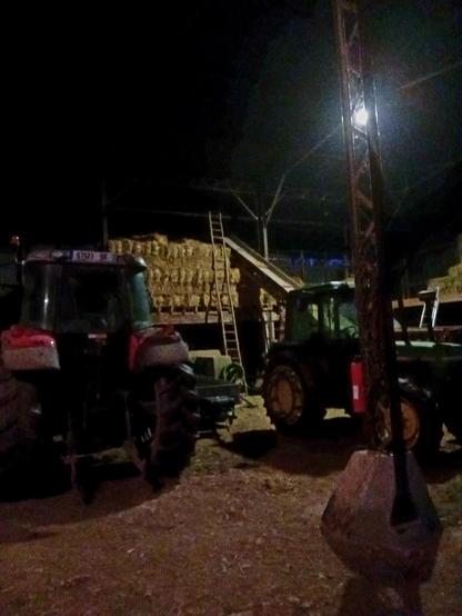 Photo de deux tracteurs en Picardie