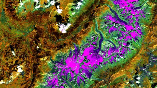 credits to: mundialis
https://www.mundialis.de/en/satellite-image-of-the-month-october-mont-blanc-france-italy/