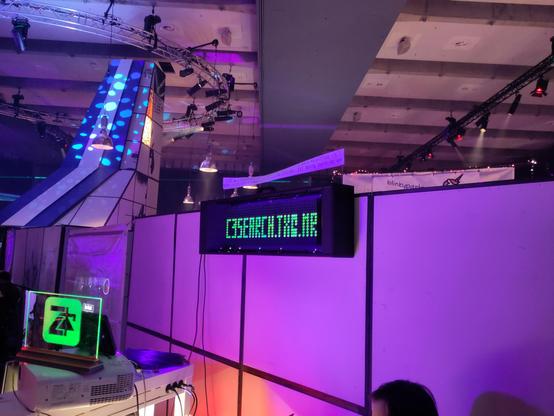 Foto aus der Z-Labor-Assembly, das ein Flip-Dot-Display zeigt