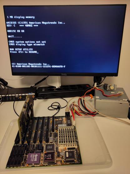 Soyo 386DX mainboard with a TI 486DLC CPU booting with AMI BIOS, but erroring out on the BIOS screen, due to missing battery.