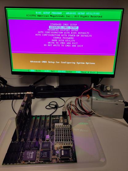 Soyo 386DX mainboard with a TI 486DLC CPU in the AMI BIOS setup utility, which is ... very colorful by default.