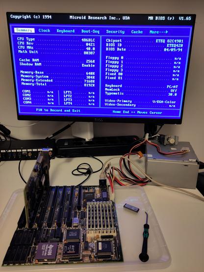 Soyo 386DX mainboard with a TI 486DLC CPU in the Mr. (Microid Research) BIOS setup utility, which is much more detailed and has a more pleasing default look.