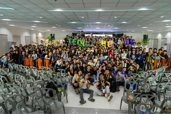 More than 700 students from more than 30 schools across Cavite, Laguna, Batangas, Rizal, and Quezon gather in University of Batangas – Lipa to attend the biggest campus summit in the region by DEVCON.