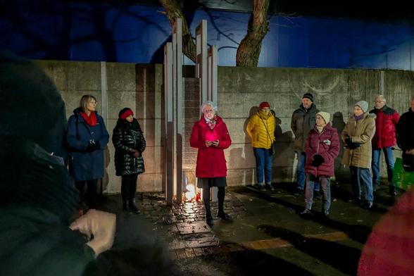 Bild: Gedenkveranstaltung am 06. Januar 2025 am Mahnmal in der Hackethalstraße in Hannover - Tim Rademacher