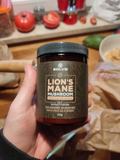 Bote de Melena de León un suplemento alimentario de setas Hericium Erinacius que supuestamente sirve para dar energía 