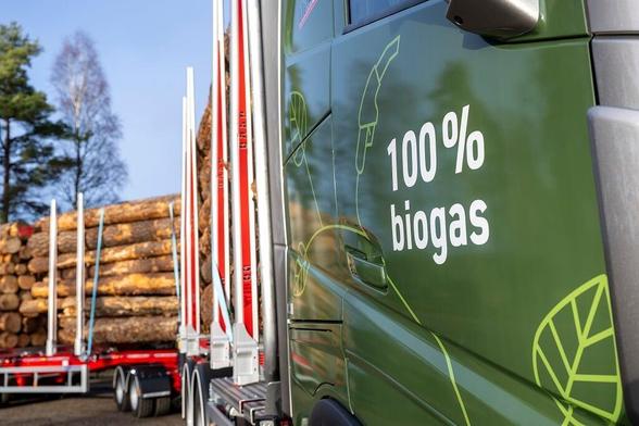 biogas-powered log truck
