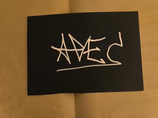 Image of a word avec done in a tagging style