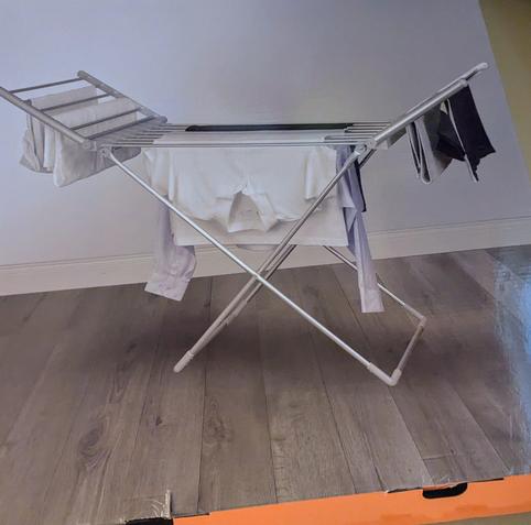 the image from the box of an electric air dryer.