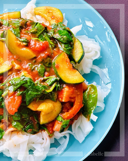 Gluten-free pasta with spinach, zucchini and tomatoes 🍅 