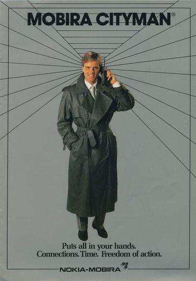 Juppi luurin kanssa.