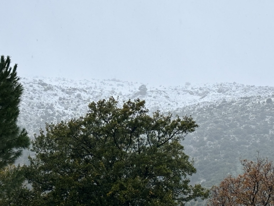 Berg mit Schnee in Griechenland