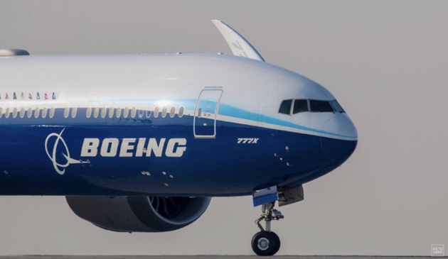Boeing 777X au roulage￼ avant son décollage 
