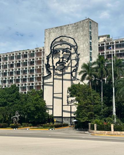 Alguns dias em Havana, Cuba, os carros antigos mais bonitos são os táxis