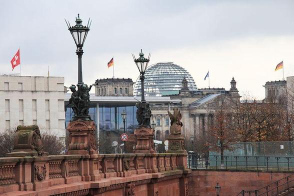 Blick über Berlin, im Hintergrund die gläserne Kuppel des Bundestags. Foto: UHH/CEN/T.Wasilewski