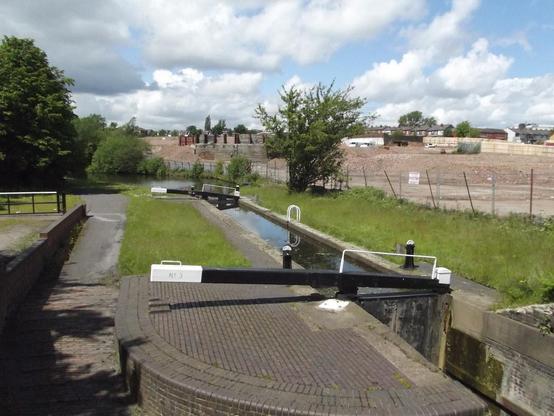 A photo titled "Pope Bridge - BCN Old Main Line - Wolverhampton Level - locks", taken near Lock 3, Smethwick by ell brown on Flickr.