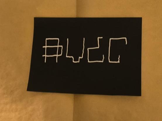 Graffiti tag that reads 'avec'