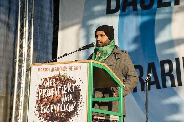 🚜🧑‍🌾🌾 ViaCampesina.org at the #GFFA2025 Global Forum for #Food and #Agriculture in Berlin
📢 No #bioeconomy without the guardrails of #Agroecology, #FoodSovereignty, #PlanetaryBoundaries and the #RightToFood !
👉 https://viacampesina.org/en/2025/01/la-via-campesina-at-the-17th-global-forum-for-food-and-agriculture-in-berlin

#GFFA #WHES25 #WHES2025
@wirhabenessatt@bewegung.social