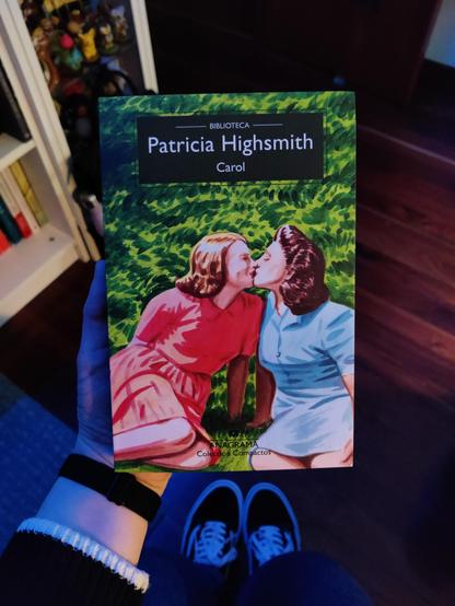 #Carol de Patricia Highsmith editado por Anagrama. Portada con dos mujeres besándose.