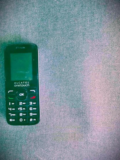 Κλασσικό κινητό ALCATEL ONE TOUCH 1016G φωτογραφήθηκε από μένα Θεόδωρος Μπαχουμάς