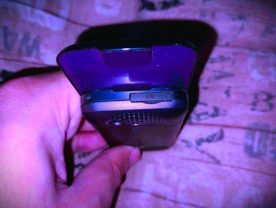 Κλασσικό πτυσσόμενο κινητό SONY ERICSSON W395 WALKMAN (μαύρο και μωβ) φωτογραφήθηκε από μένα Θεόδωρος Μπαχουμάς
