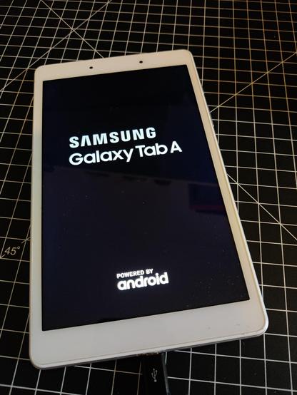 Message montrant le modèle de la tablette au démarrage : Samsung Galaxy Tab A