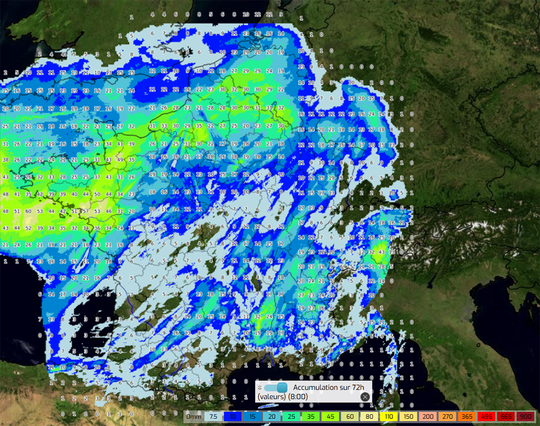 Cumuls de précipitations en 72h estimés d'après les lames d'eau radar et d'après les mesures de pluviomètres. Carte infoclimat.