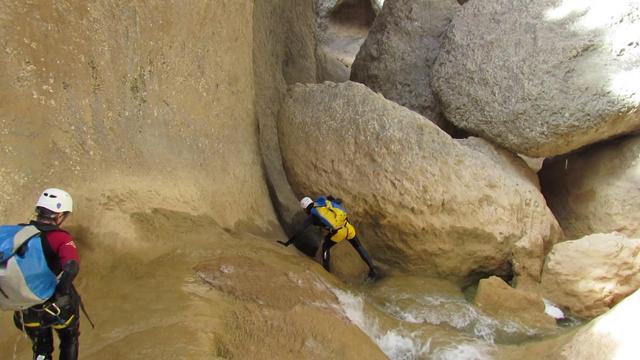 Descenso de las Gorgas Negras más Barrasil, caos