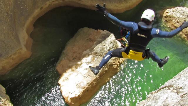 Descenso Gorgas Negras más Barrasil, salto