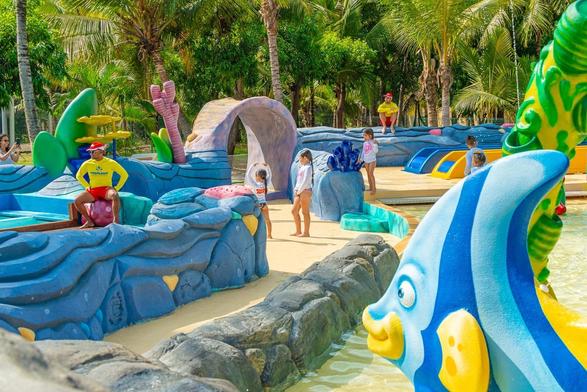 A fantastic theming, La Réunion
“Tysplash is a themed mini-amusement park (...) inspired by the comic strip “Le Monde de Tys”. (...) Offers a playful experience in an enchanting aquatic world”.