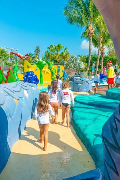 A fantastic theming, La Réunion
“Tysplash is a themed mini-amusement park (...) inspired by the comic strip “Le Monde de Tys”. (...) Offers a playful experience in an enchanting aquatic world”.