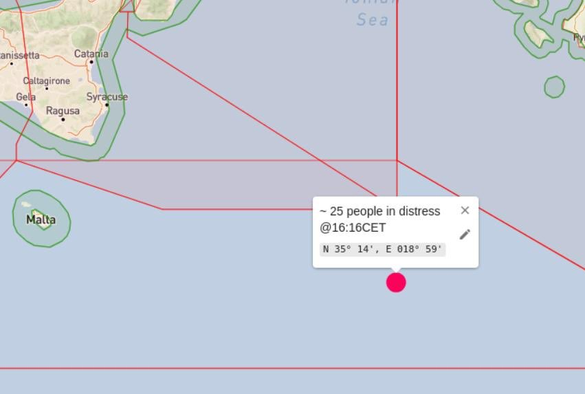 Eine Karte zeigt die Position von
"~25 people in distress @16:16CET"
in internationalen Gewässern tief in der maltesischen SAR-Zone bei
N 35° 14' , E 018° 59'.