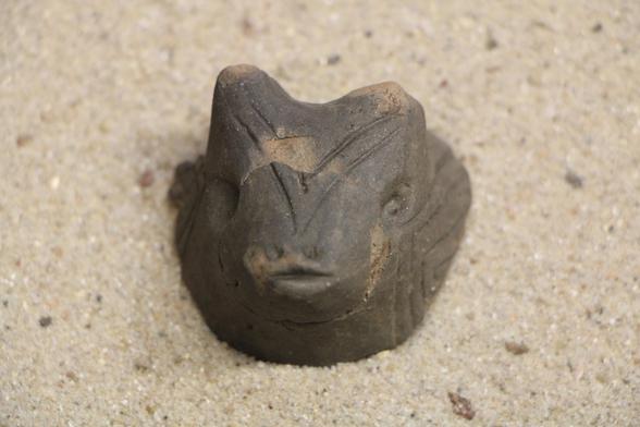 Handhabe eines ca. 7000 Jahre alten Gefäßes in Form eines Tierkopfes
