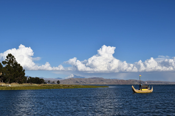 Riding a reed boat of ancient #aymara on #titicaca highest navigable lake in the world, from photo-story at https://thevagabondcouple.blogspot.com/2023/01/bolivia-part-1-of-2-la-paz-huatajata-on.html  Living in high #andes the #Aymará way of life tied to harsh environment includes agriculture, herding, weaving vibrant #alpaca #ponchos & building boats from buoyant totora reeds from around Lake Titicaca. One boat actually sailed across  #atlantic!  #Aymara #Bolivia #titicaca #laketiticaca #VagabondCouple #travel #traveltheworld #travelblogger #travelphotography