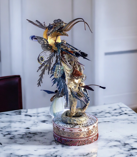 « Bestiole à sornettes » 15x10 sculpture papiers et fantaisies 