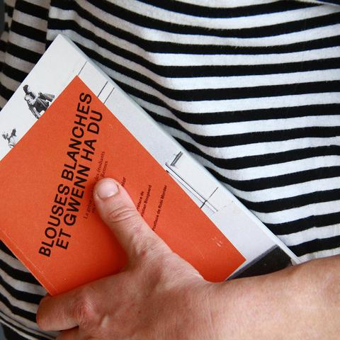 Le livre « Blouses blanches et Gwenn ha Du »