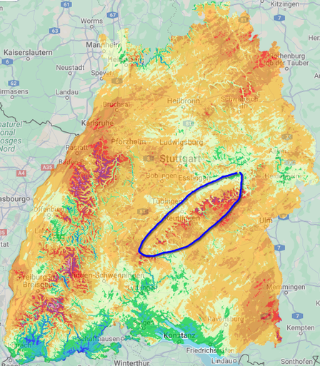 Screenshot einer Karte von Baden-Württemberg.
Die Karte weißt farblich kodiert das Windpotential in Baden-Württemberg aus.
Deutlich zu sehen sind die optimalsten Bedingungen auf den Höhenzügen der Mittelgebirge wie Schwarzwald oder Schwäbische Alb.
Die Höhenzüge der Schwäbischen Alb entlang des Albtraufs sind von Hand umkringelt.