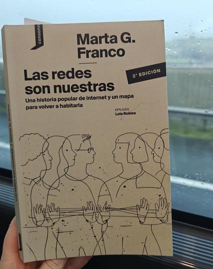 Cubierta del libro. Las redes son nuestras: una historia popular de internet y un mapa para volver a habitarla. Marta G. Franco. 2 edición. Epílogo Lola Robles