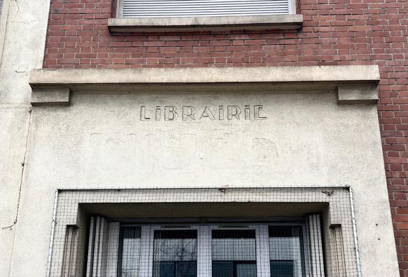 Librairie enseigne gravée 