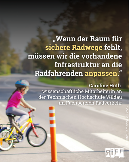 Kinder fahren auf einem Radweg in der Sonne. Text: „Wenn der Raum für sichere Radwege fehlt, müssen wir die vorhandene Infrastruktur an die Radfahrenden anpassen.“