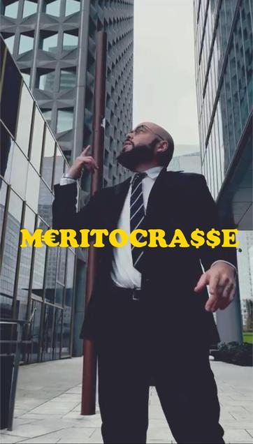 Photo Djamhellvice en costume cravate pour le titre "Méritocrasse"